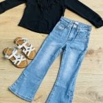Blauwe spijker flared pants met een split aan de zijkant