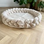 Créme gevlochten ronde velvet speelnest