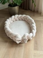 Créme  gevlochten velvet stof babynest met een strikje - Afbeelding 2