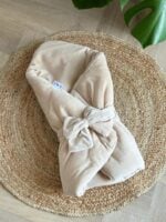 Beige velvet wikkeldeken/ voetenzak met een strikje