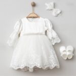 Witte_feestjurk_met_kant_bij_de_mouwen_lavikids