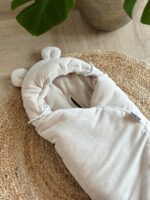 Beige_velvet_wikkeldeken_voetenzak_Lavikids