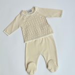 Creme_katoenen_setje_met_kant_bij_het_kraag_lavikids