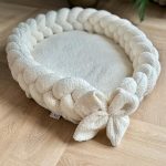 Crème  gevlochten teddy babynest