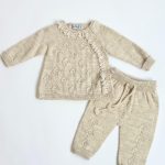 Beige_setje_met_een_kanten_motief_lavikids