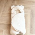 Creme_teddy_wikkeldeken_voetenzak_lavikids