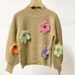 Beige_trui_met_bloemen_lavikids