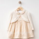 Beige_linnen_jurk_met_een_bolero_lavikids