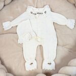 Creme_box_pakje_met_bloemen_bij_het_kraag_lavikids