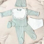 Groene_pasgeboren_setje_met_kantendetails_lavikids