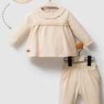 Beige_setje_met_volanten_kraag_lavikids