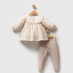 Beige_setje_met_bloemen_lavikids