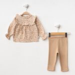 Beige_setje_met_een_bloemenprint_lavikids