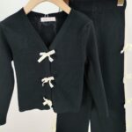 Zwarte_twinset_met_strikjes_lavikids