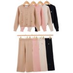 Twinsetjes_met_gouden_knoopjes_lavikids