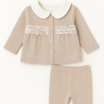 Roze_setje_met_kanten_details_lavikids