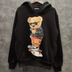 Zwarte_hoodie_met_een_teddy_skater_lavikids
