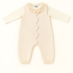 Creme_box_pakje_met_bloemen_bij_het_kraag_lavikids