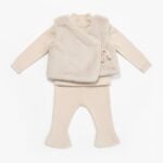 Beige_gebreide_setje_met_een_vest_lavikids