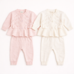 Gebreide_setje_met_kanten_details_lavikids