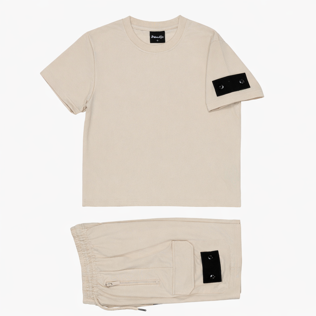 Beige_setje_met_een_zwarte_detail_lavikids