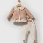 Roze_setje_met_een_bloemen_motief_lavikids