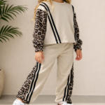 Beige_gestreepte_setje_met_panter_details