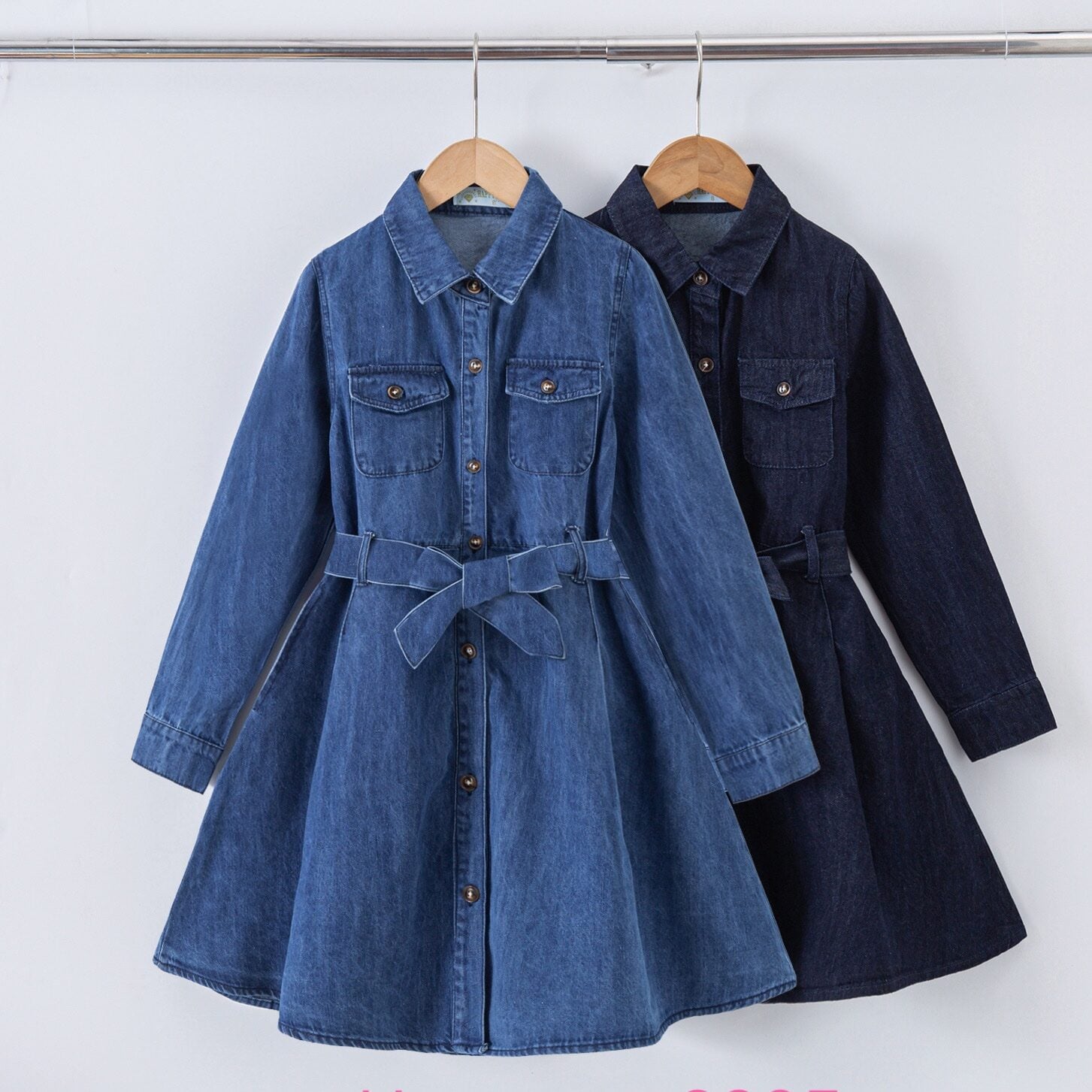 Denim_jurk_met_een_ceintuur_lavikids