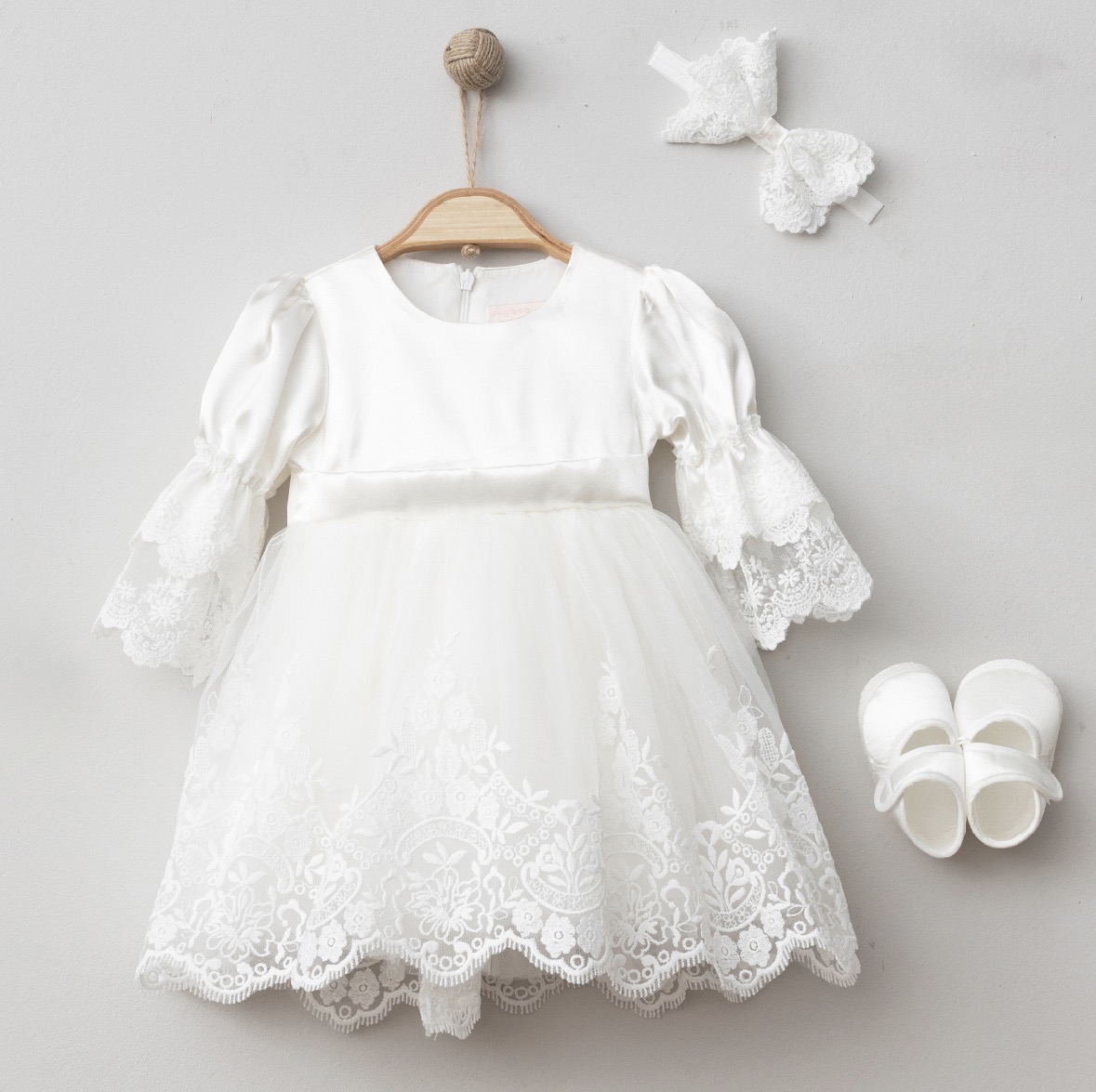 Screenshot white_luxury_lace_baby_dress_set_lavikids