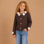 Bruine_gebreide_vest_met_bloemen_lavi_kids