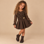 Bruine_Elegante_Meisjesjurk_met_Kant_en_Plooien_lavi_kids