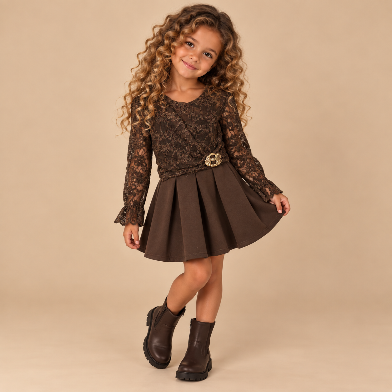 Bruine_Elegante_Meisjesjurk_met_Kant_en_Plooien_lavi_kids
